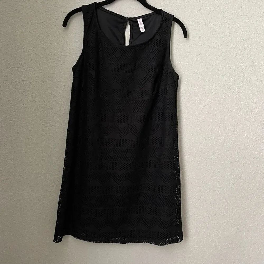 Xhilaration black lace scoop neck shift dress size medium